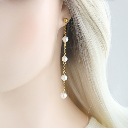 Sif-earrings with freshwater pearls